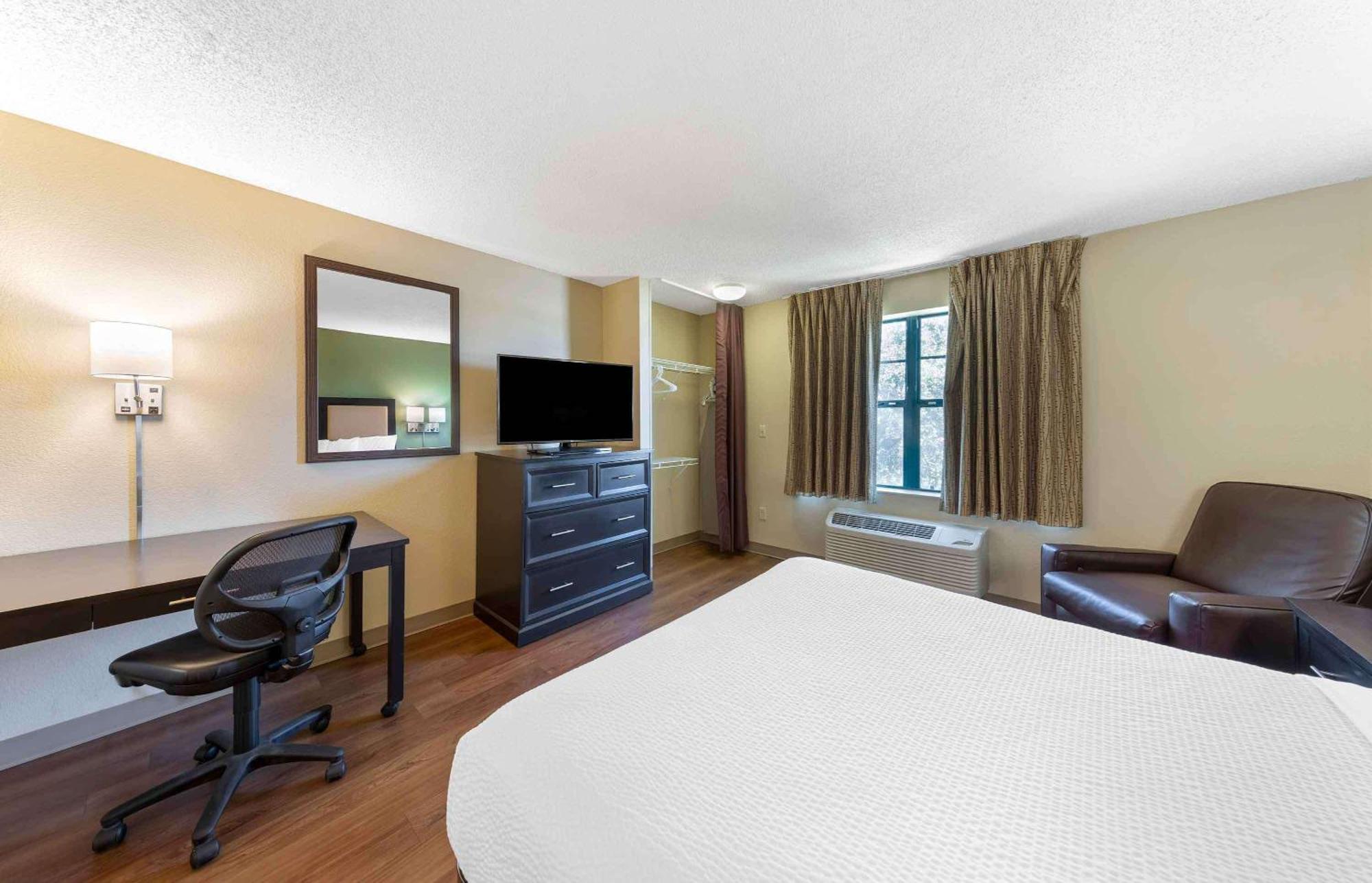 Extended Stay America Select Suites Tampa Airport Memorial Hwy West Chase Экстерьер фото