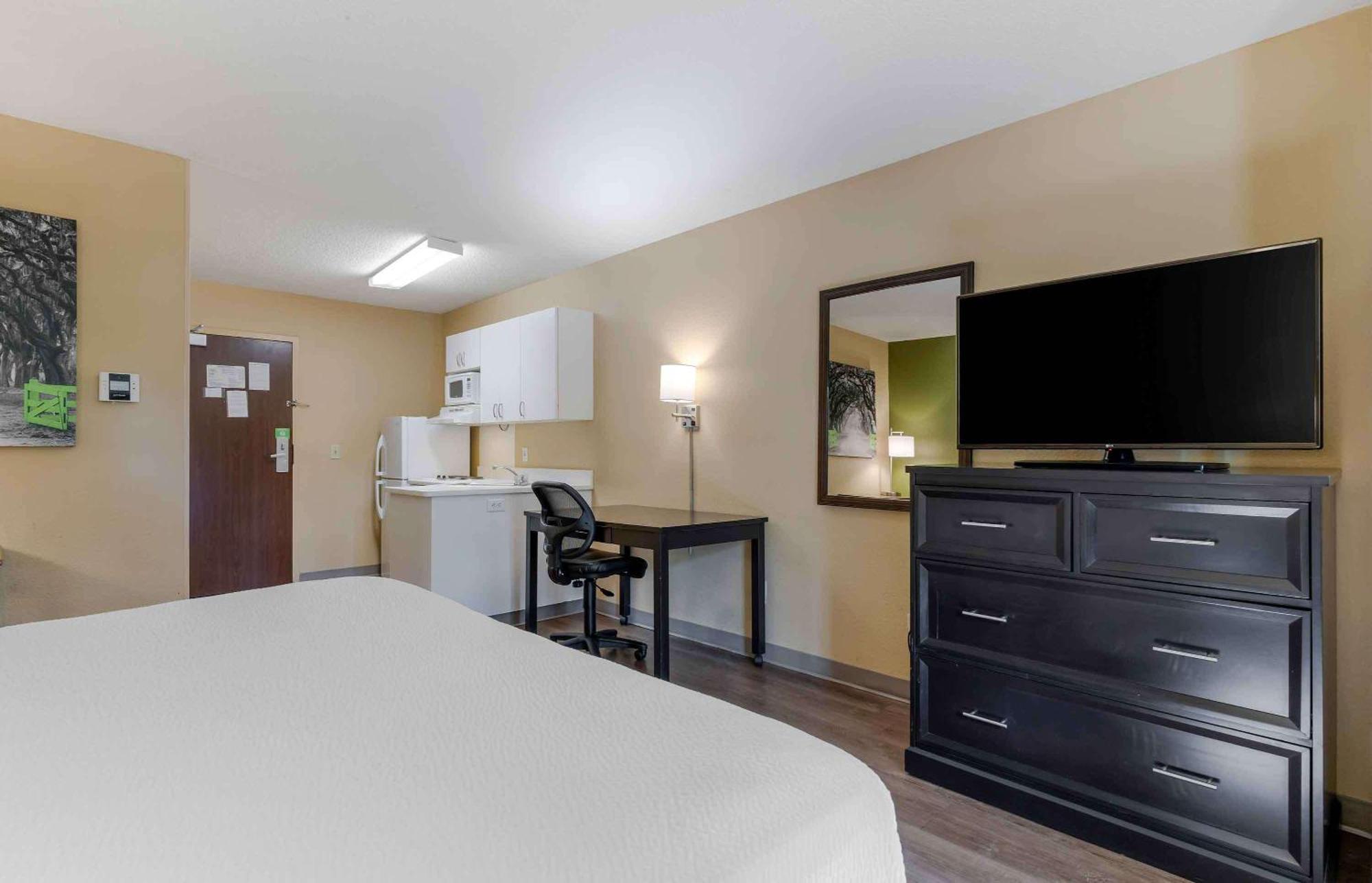 Extended Stay America Select Suites Tampa Airport Memorial Hwy West Chase Экстерьер фото