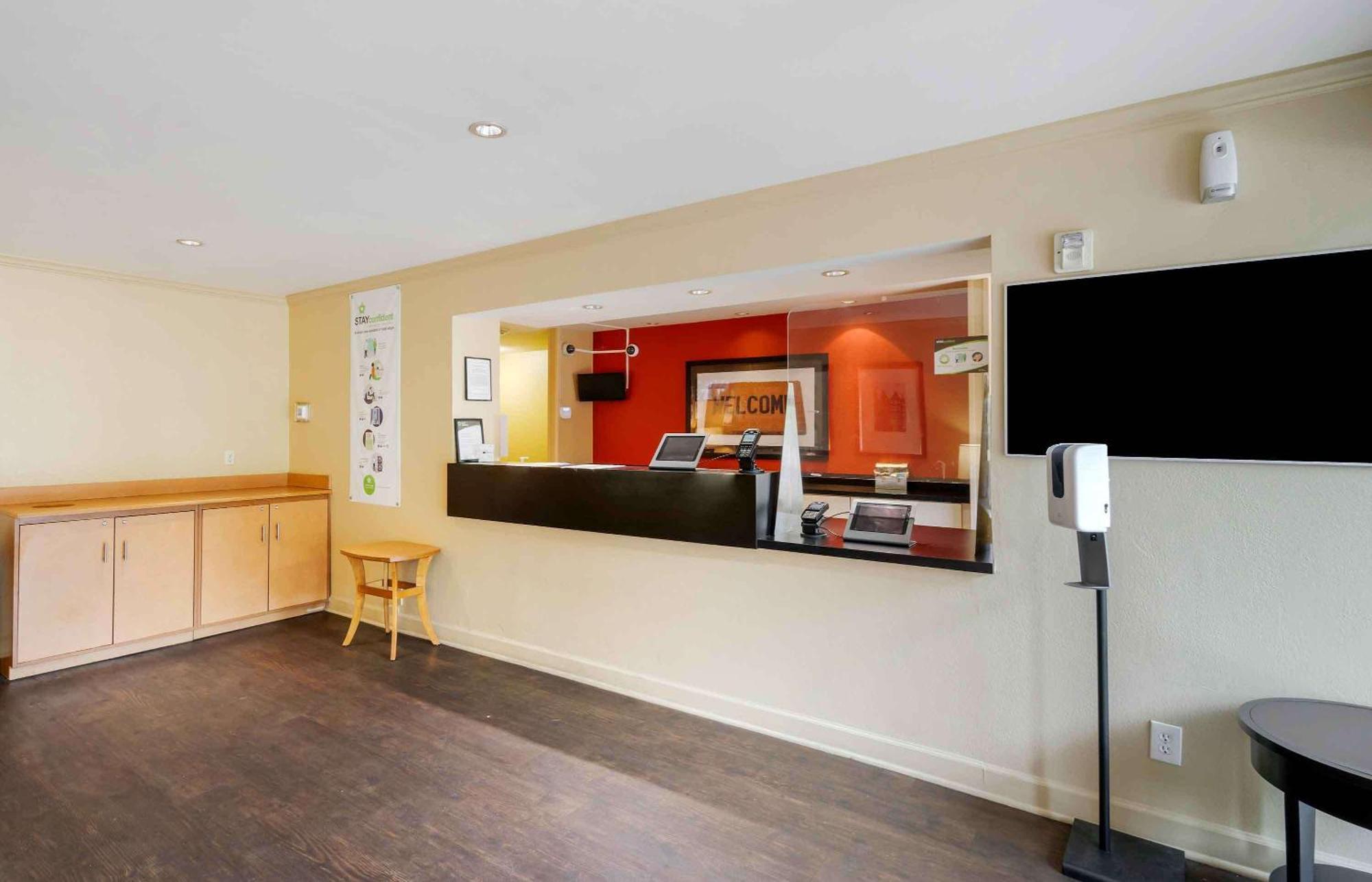 Extended Stay America Select Suites Tampa Airport Memorial Hwy West Chase Экстерьер фото