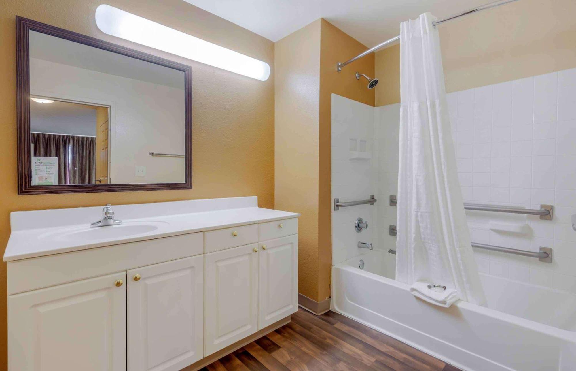 Extended Stay America Select Suites Tampa Airport Memorial Hwy West Chase Экстерьер фото