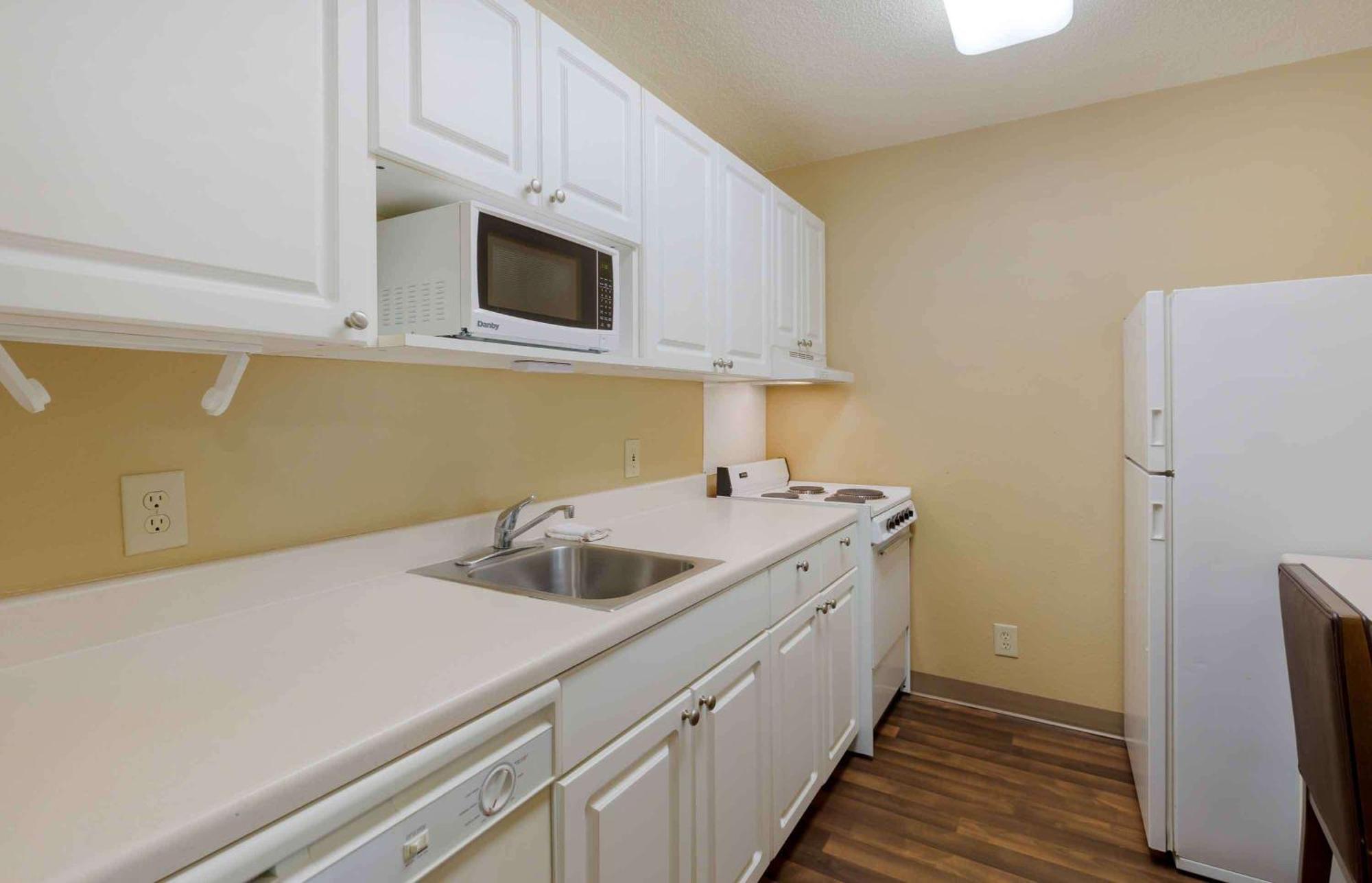Extended Stay America Select Suites Tampa Airport Memorial Hwy West Chase Экстерьер фото