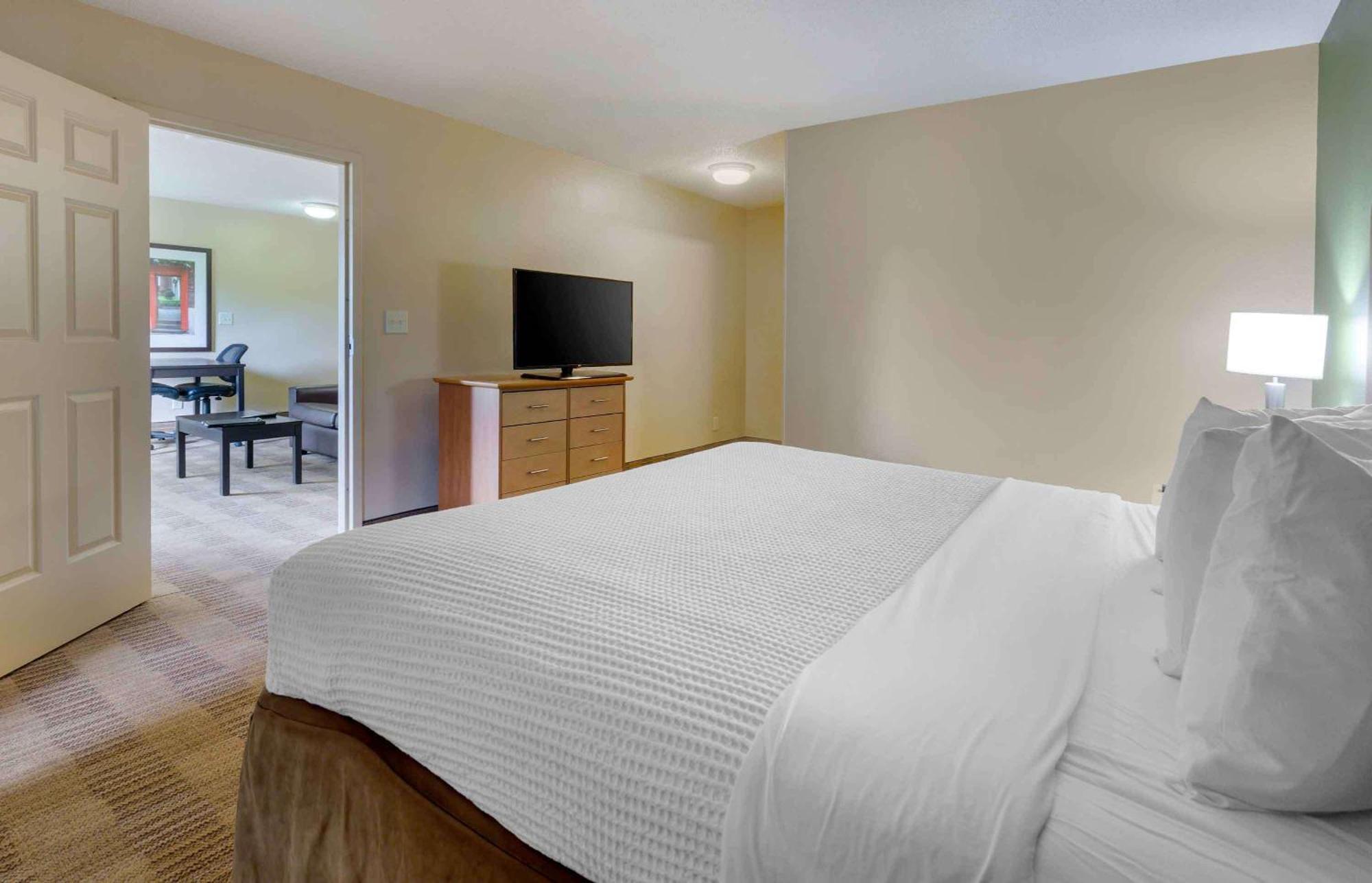 Extended Stay America Select Suites Tampa Airport Memorial Hwy West Chase Экстерьер фото