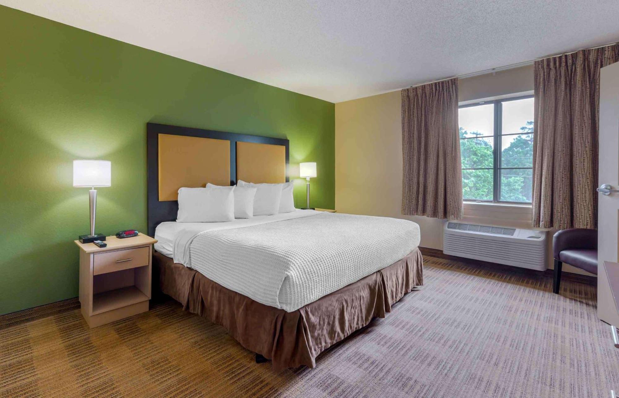 Extended Stay America Select Suites Tampa Airport Memorial Hwy West Chase Экстерьер фото