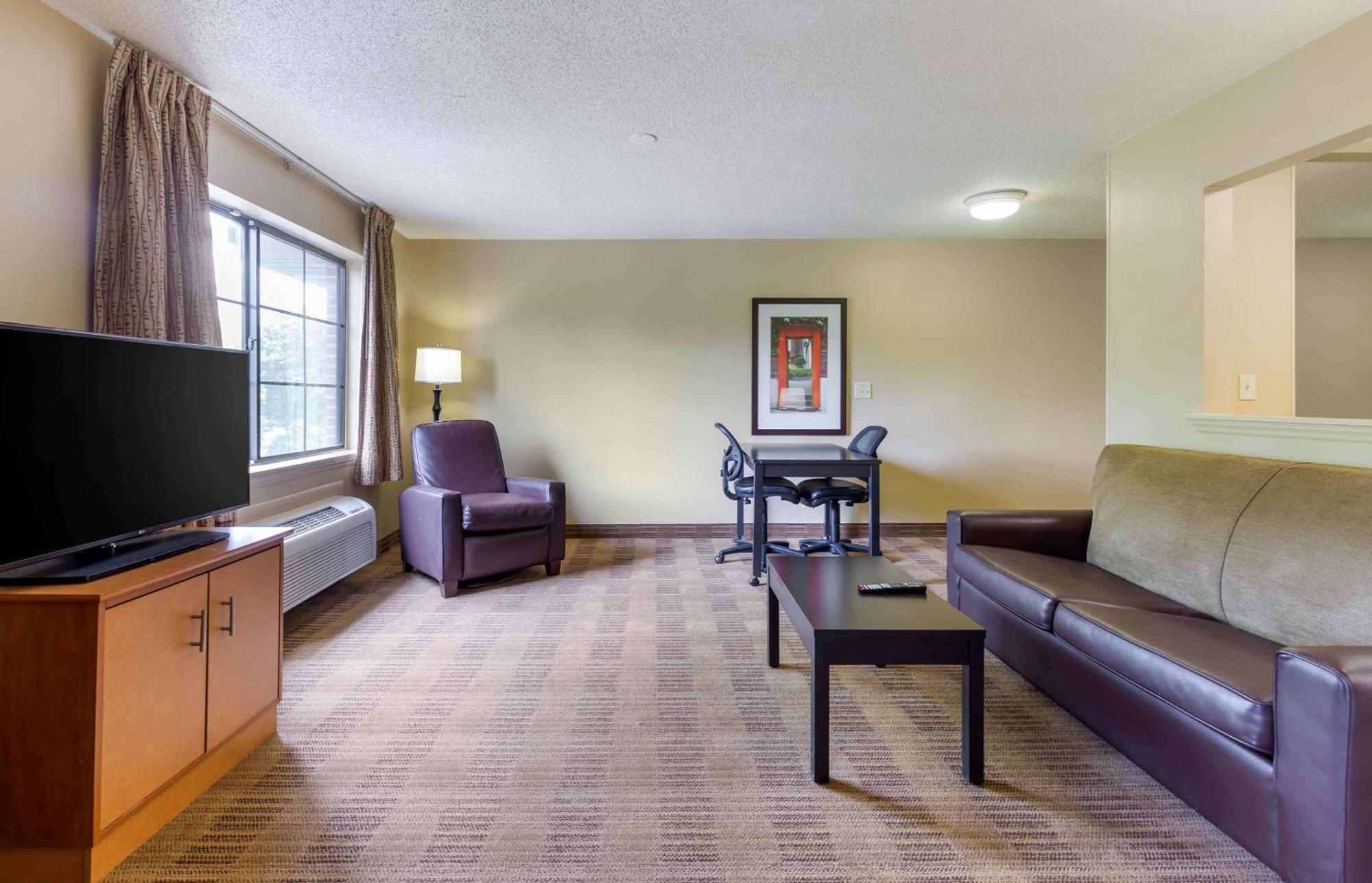 Extended Stay America Select Suites Tampa Airport Memorial Hwy West Chase Экстерьер фото
