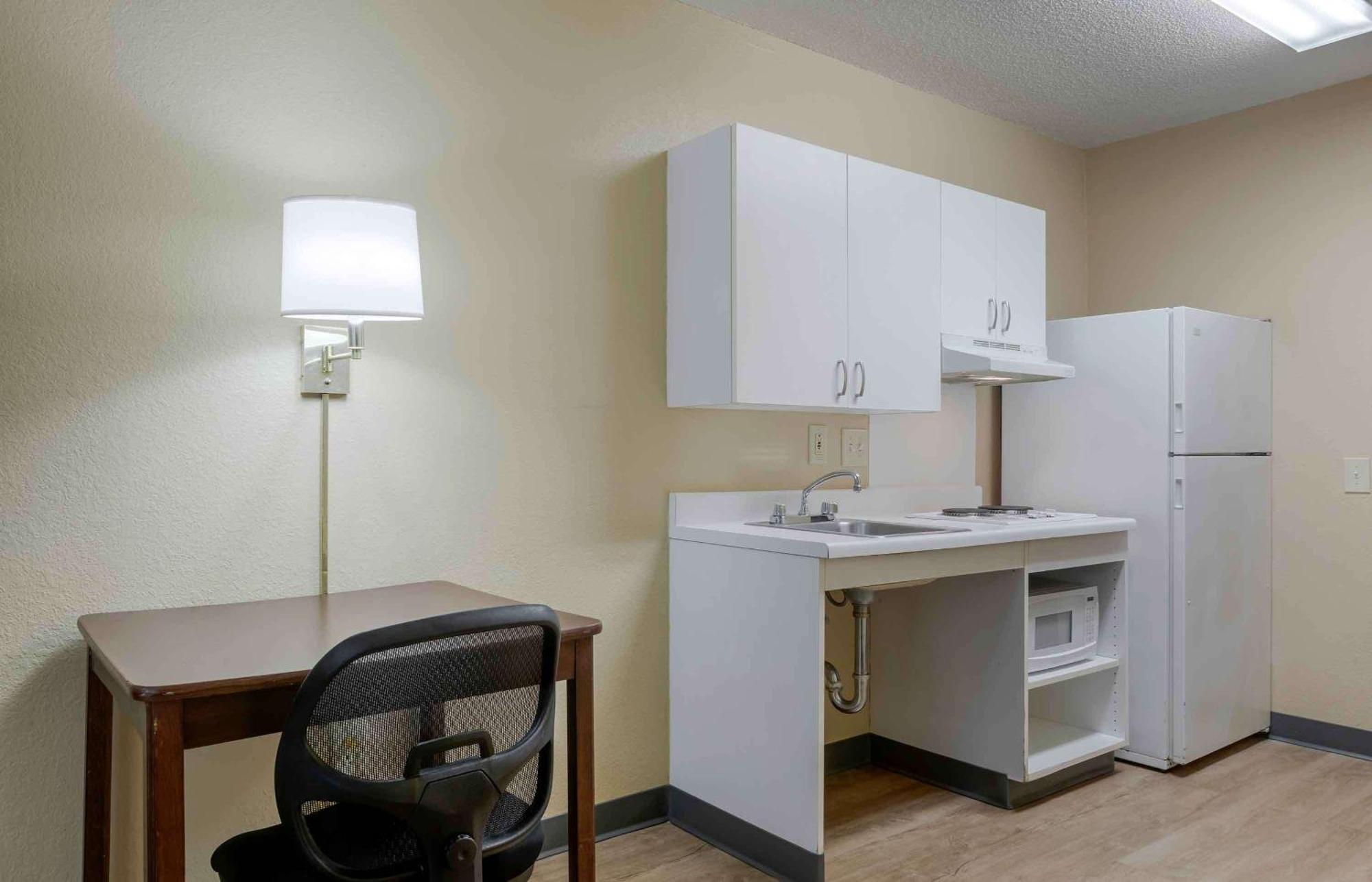 Extended Stay America Select Suites Tampa Airport Memorial Hwy West Chase Экстерьер фото