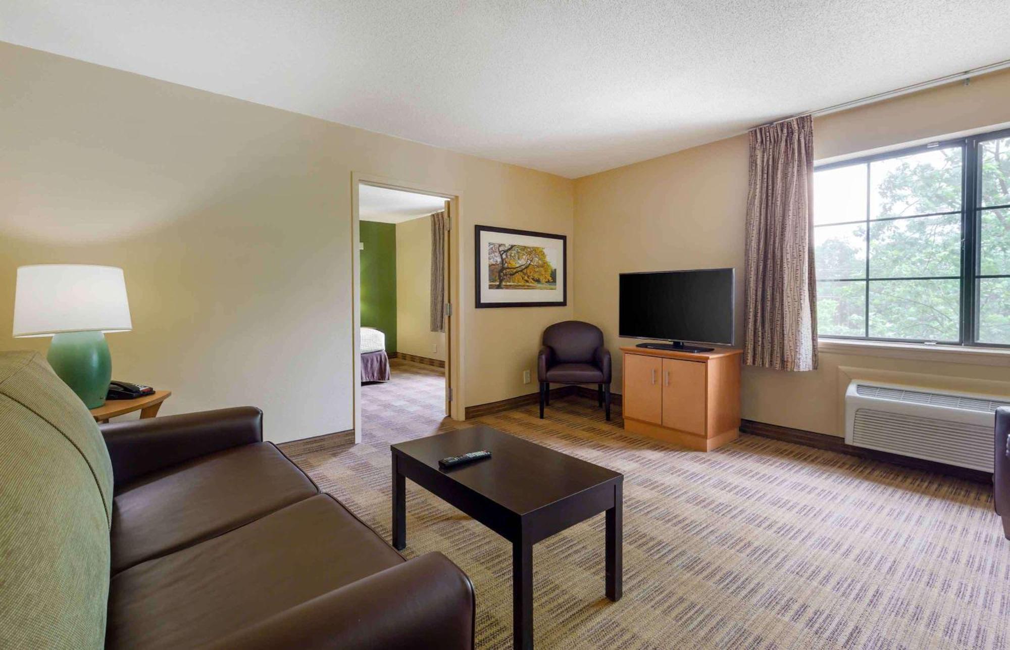 Extended Stay America Select Suites Tampa Airport Memorial Hwy West Chase Экстерьер фото