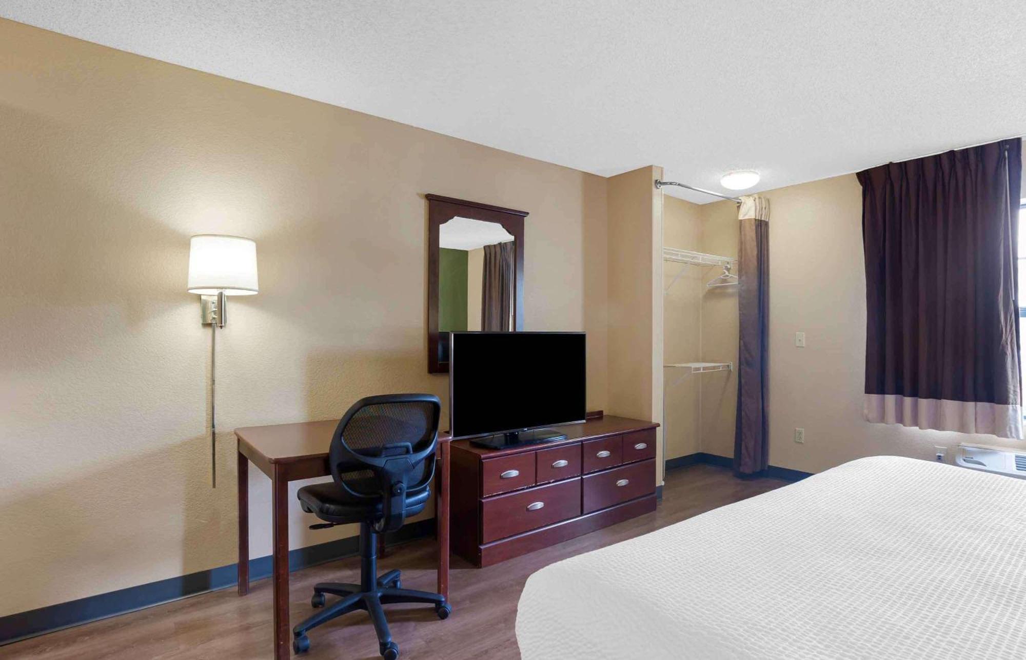 Extended Stay America Select Suites Tampa Airport Memorial Hwy West Chase Экстерьер фото